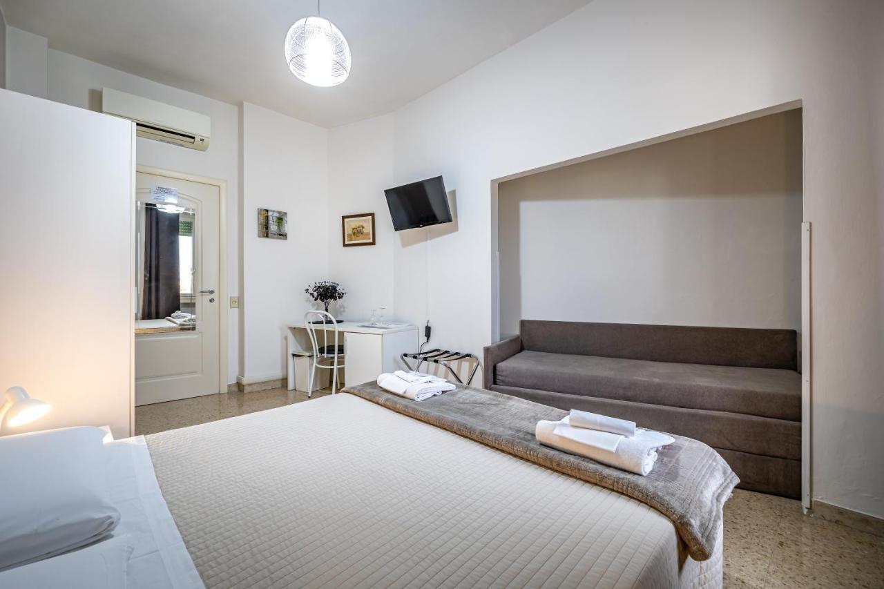 Family Room with Private External Bathroom,1328314841:JPEG